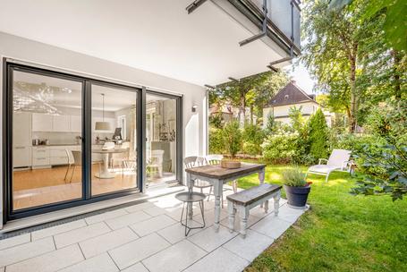 Modern, light-filled 4-room garden apartment