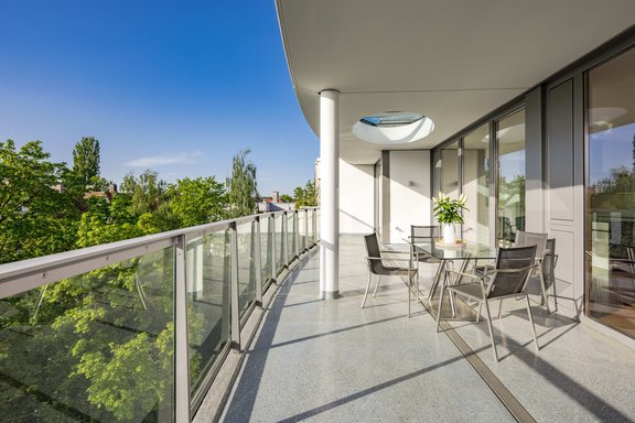 Weiter Blick in den Himmel