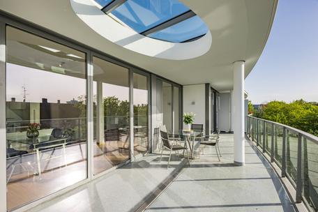 Moderne, lichterfüllte 4-Zimmer-Wohnung mit großer Terrasse und Penthouse-Flair