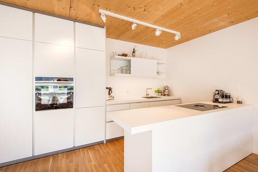 Modern fitted kitchen with cooking block