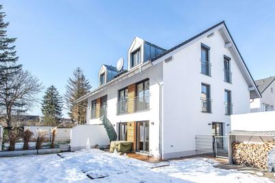 Moderne, neuwertige Haushälfte mit 6 Zimmern, stylisher Ausstattung und Geothermie