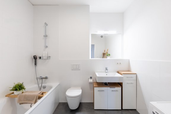 Die Wohnung besitzt zwei Bäder