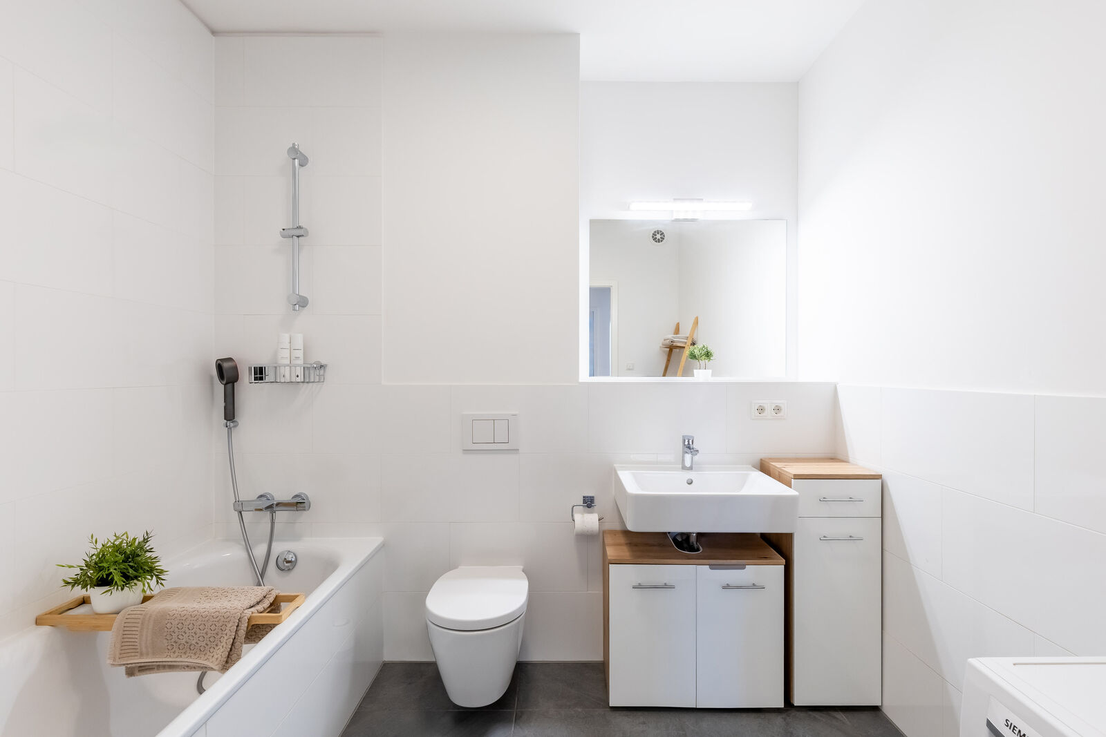 Die Wohnung besitzt zwei Bäder