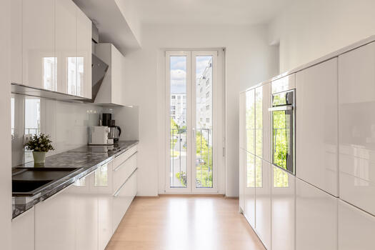 Well-maintained fitted kitchen
