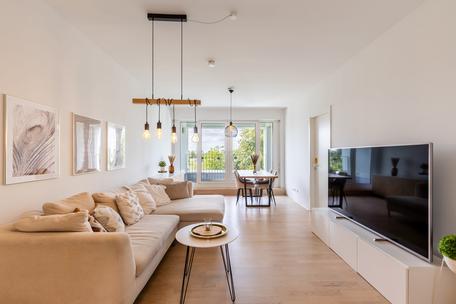 Moderne, ruhige 4-Zimmer-Wohnung mit West-Loggia, direkt an einer Grünanlage mit Park-Flair