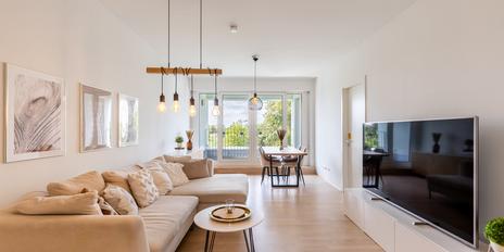 Moderne, ruhige 4-Zimmer-Wohnung mit West-Loggia, direkt an einer Grünanlage mit Park-Flair
