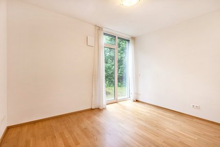 Kinderzimmer mit Gartenzugang