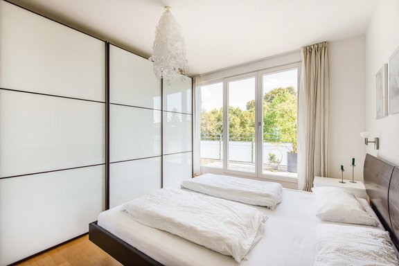 Schlafzimmer mit Terrassenzugang