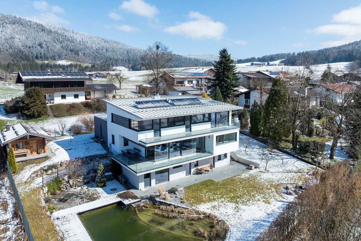 Modernes Wohnen & Schwimmteich