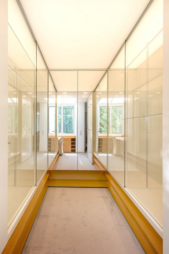 Highly equipped dressing room in the master area