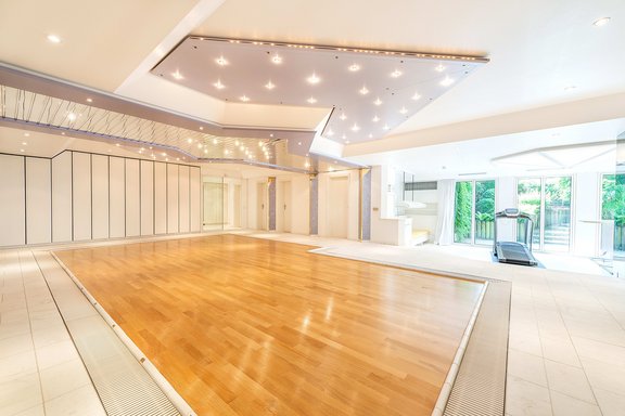 Indoor swimming pool with sauna, two showers and a WC