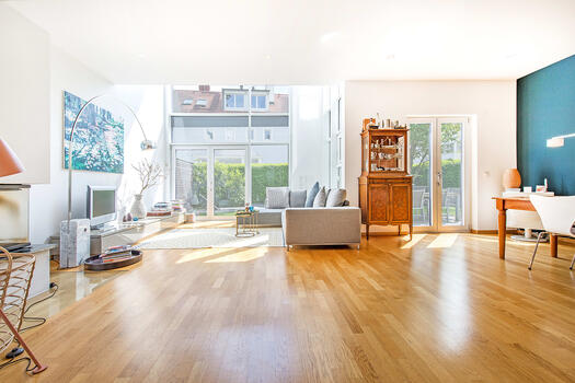 Spacious living and dining area
