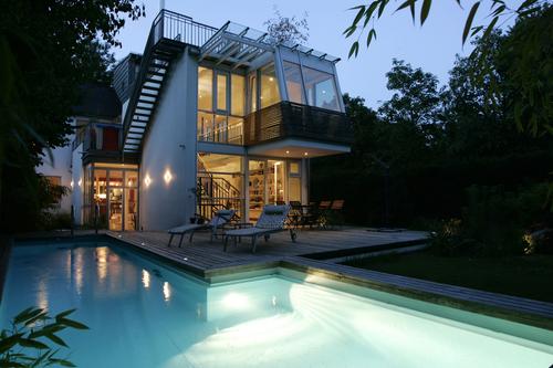 Modernes Designerhaus mit Pool am Englischen Garten