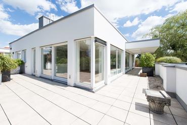 Modern, noble penthouse with 4 rooms and a wonderful 144 m² roof terrace