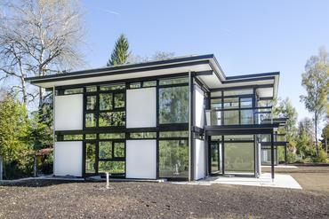 Modern detached house in Bauhaus style with high quality equipment - first occupancy