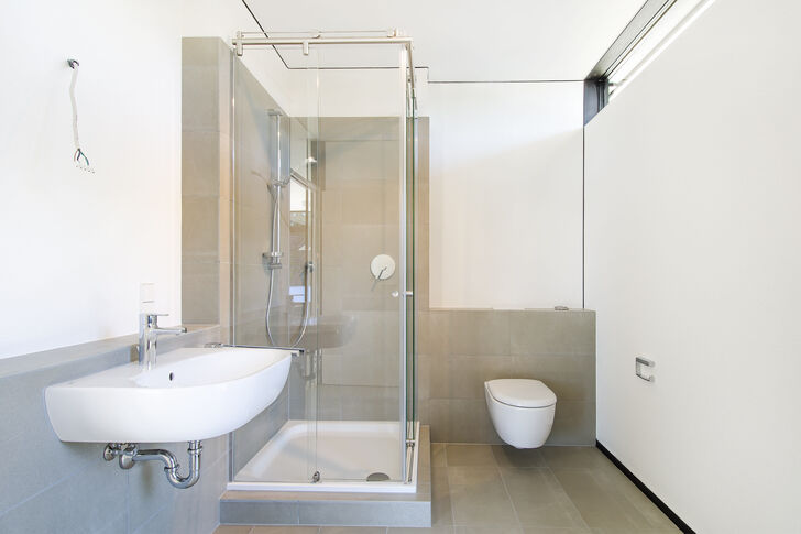 Modernes Duschbad