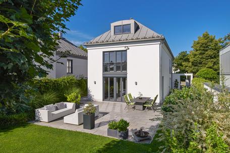Modernes Familienidyll mit Wärmepumpe in ruhiger Nymphenburger Villenlage
