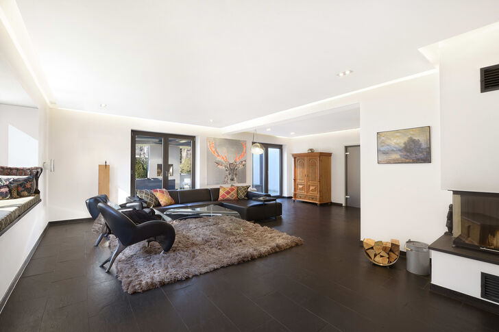 Wohnzimmer mit Kamin