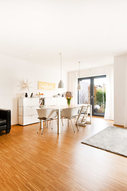 Wohnzimmer mit Blick in den Garten