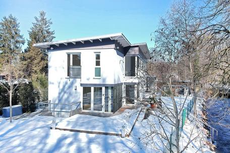 Modernes, freistehendes Einfamilienhaus mit Einliegerwohnung in Traumlage direkt an der Würm