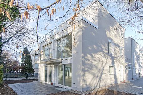 Modern, light townhouse with designer furnishings and south facing garden