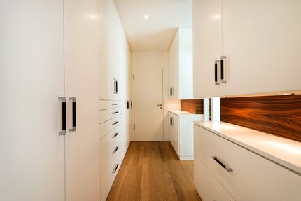 Dressing room with bathroom access