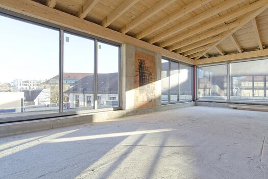 Große Fensterflächen, Sonne rund um die Uhrr