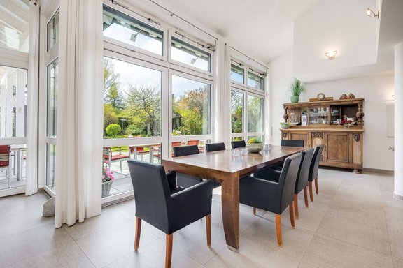 Essplatz mit 4,70 m Luftraum