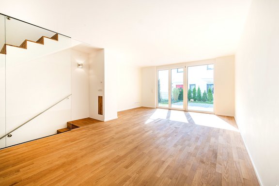 Light-flooded living and dining area