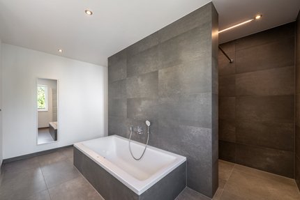 Insgesamt vier Bäder