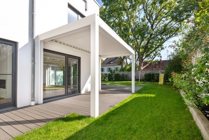 Teils überdachte Terrasse