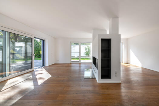 Room dividing fireplace