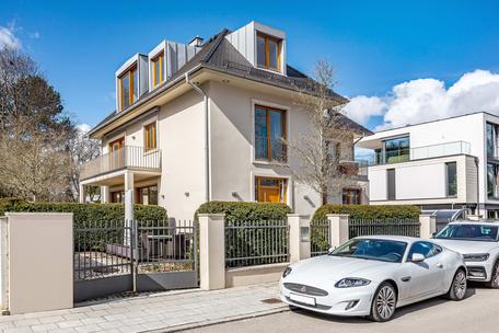 Modern, stylish townhouse with 4.5 rooms in villa location