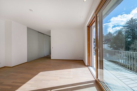 Schlafzimmer mit Balkonzugang