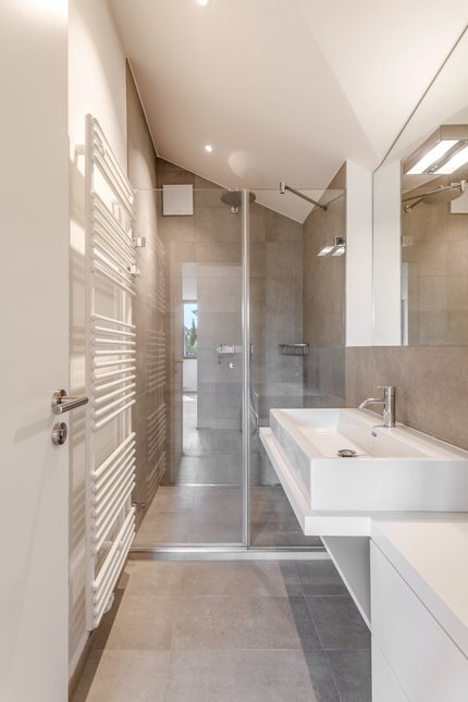 Puristisch gestaltetes Bad