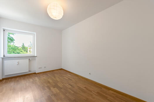 Schlafzimmer mit Stellflächen