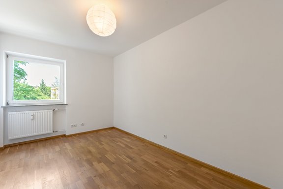 Schlafzimmer mit Stellflächen