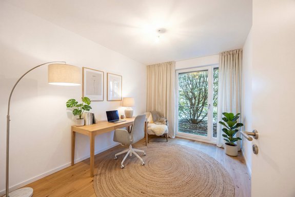 Arbeitszimmer (virtuell möbliert)