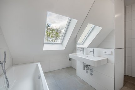 Zwei modernisierte Bäder