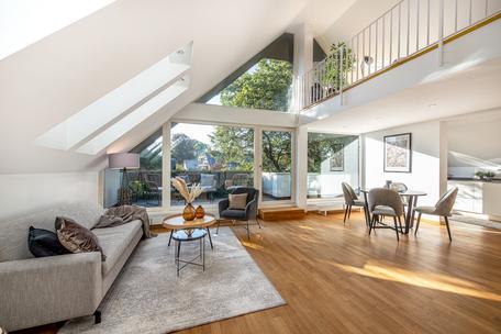 Modernisierte, sonnige Galerie-Wohnung mit Terrasse