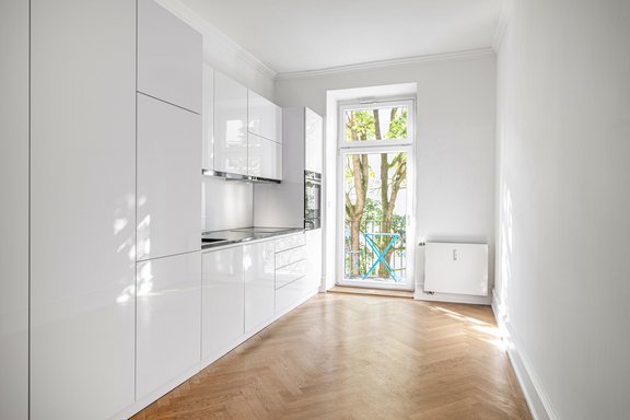 Moderne Einbauküche mit Markengeräten