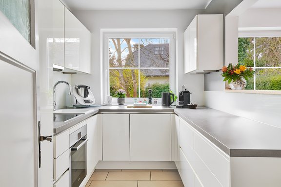 Komplett ausgestattete Küche