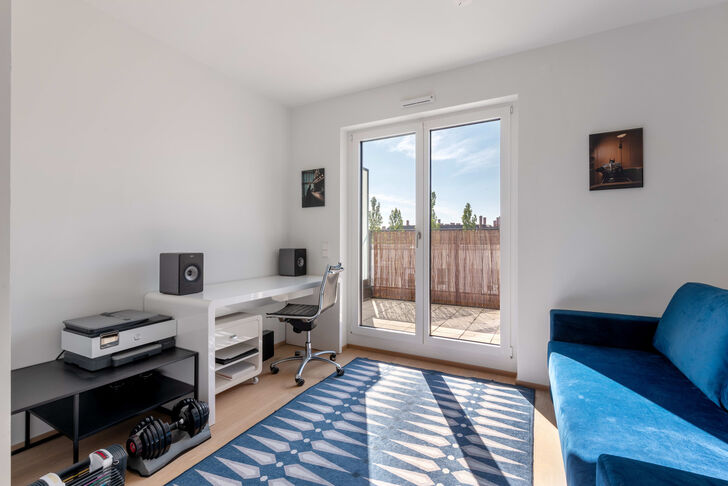 Weiteres flexibel nutzbares Zimmer mit Südostterrasse