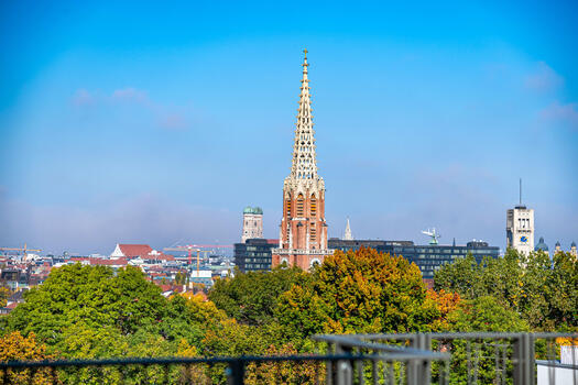 Weitblick über die Münchner Skyline