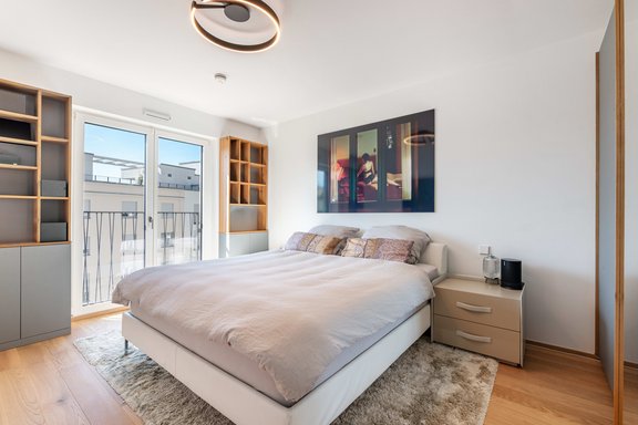 Quiet bedroom with custom-made carpentry fittings