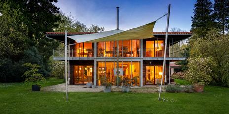 Nachhaltig, wohngesund und lichterfüllt in naturnaher Lage: Individuelles Domizil mit Wohlfühl-Flair