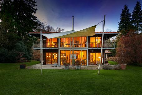 Nachhaltig, wohngesund und lichterfüllt in naturnaher Lage: Individuelles Domizil mit Wohlfühl-Flair