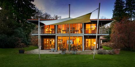 Nachhaltig, wohngesund und lichterfüllt in naturnaher Lage: Individuelles Domizil mit Wohlfühl-Flair