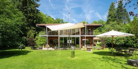 Freistehendes Einfamilienhaus im Chalet-Stil, modern interpretiert