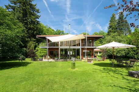 Freistehendes Einfamilienhaus im Chalet-Stil, modern interpretiert